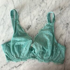 Parisian lingerie. Aubade full coverage bra in beautiful color.